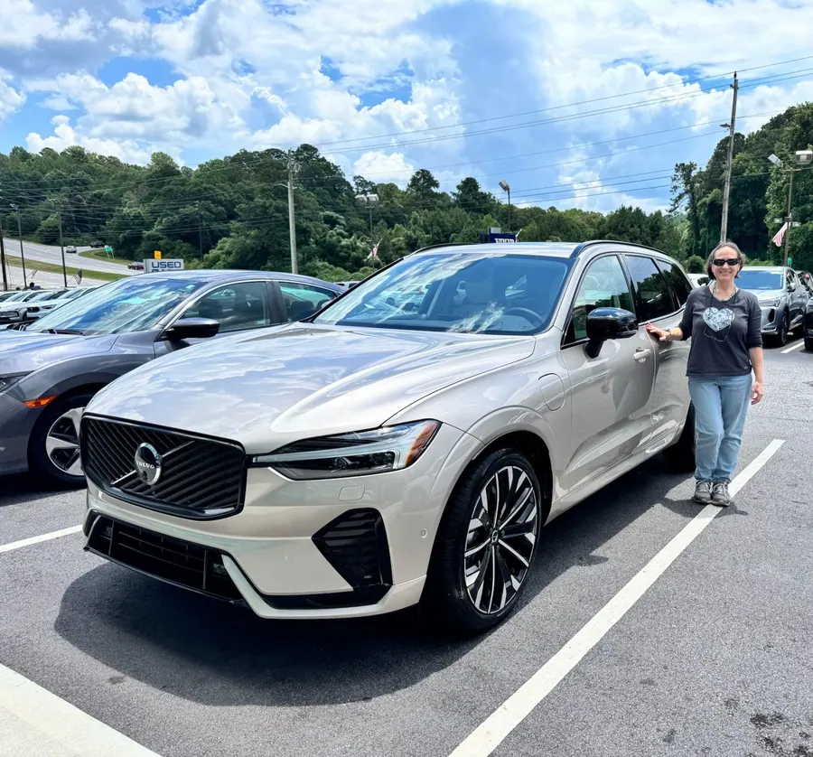 Client with her new Volvo XC60