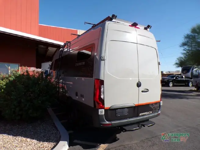 The Outside Van Approach 170, exterior